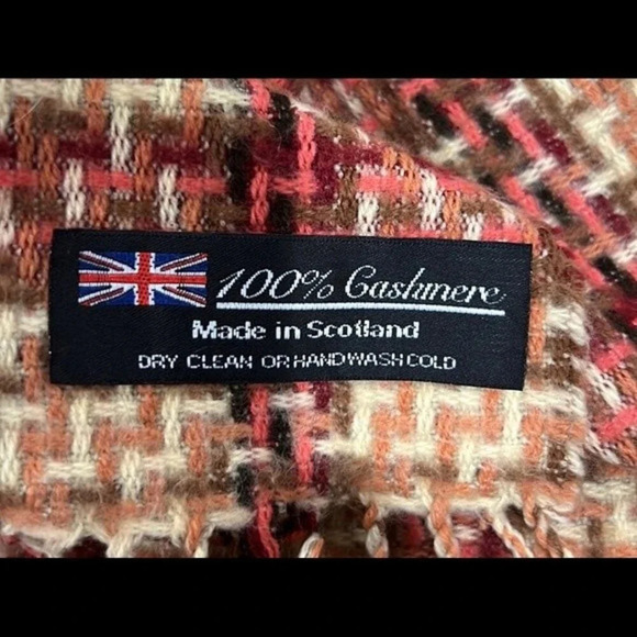 Cashmere fringe scarf made in Scotland - Picture 3 of 3